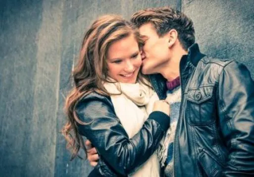 Как правильно целоваться с девушкой
