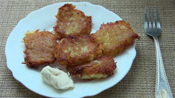 Картофельные драники без муки — легкий и простой рецепт картофельных драников фото
