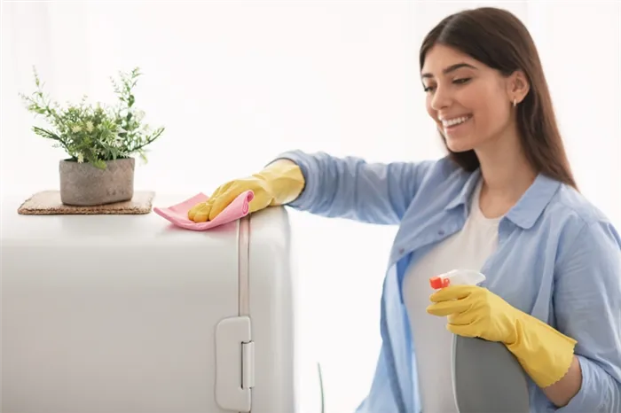 Как отмыть холодильник от запаха