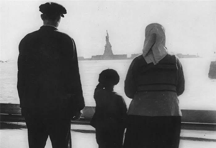 Старая фотография Статуи Свободы в Нью-Йорке