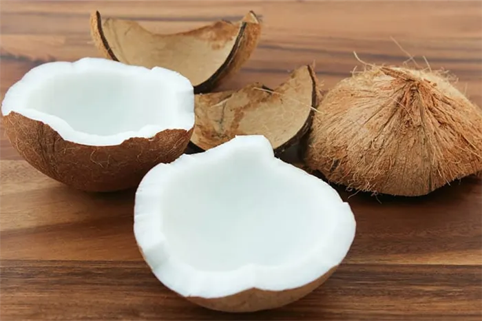 Как разрезать мякоть кокоса