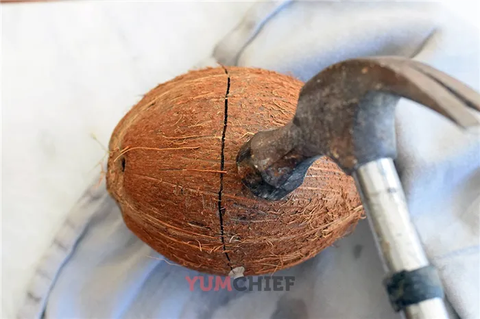 Раскалывание кокоса в домашних условиях