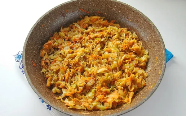 Кулебяка. Рецепт классический с капустой, рыбой, мясом, яйцом, рисом в духовке, мультиварке