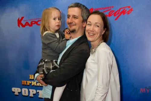 На фото: дочь Юрия Дарья Мороз с мужем и дочкой