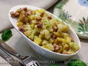 Салат из печени трески с картофелем и цветной капустой