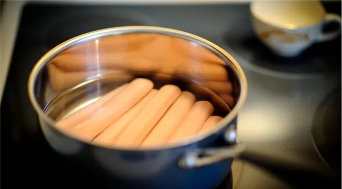 А вы знаете как варить сосиски правильно?