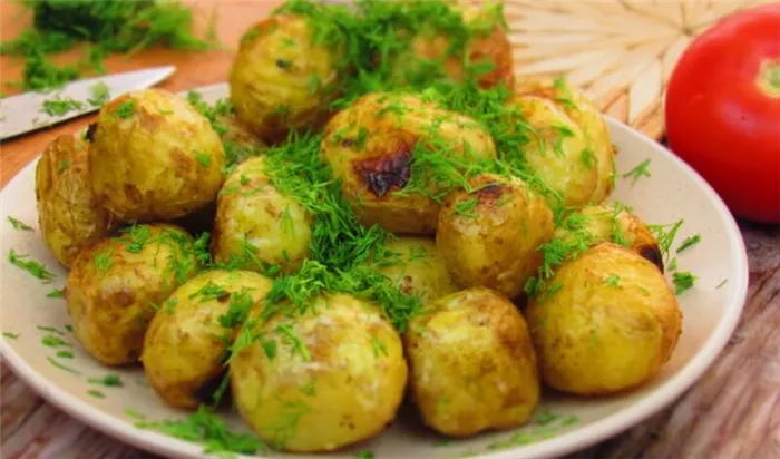 молодая картошка в духовке со сметаной