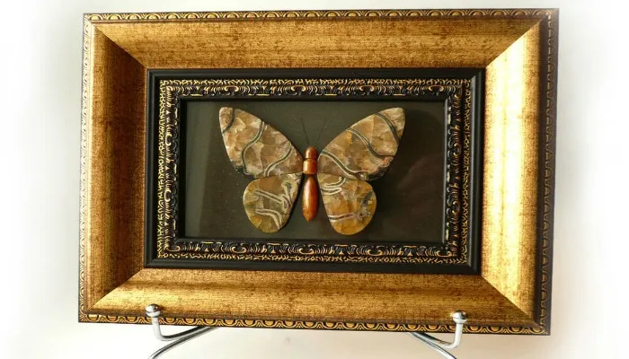 Картина с изображением бабочки
