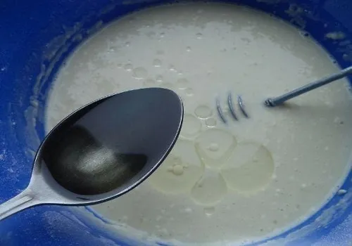 Как приготовить блины на молоке? 5 быстрых и вкусных рецептов блинов в дырочку этап 7