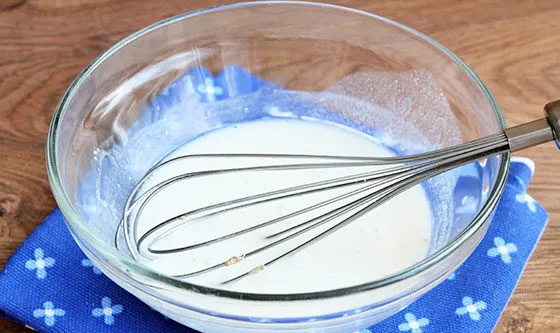 Как приготовить блины на молоке? 5 быстрых и вкусных рецептов блинов в дырочку этап 12