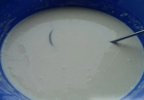 Как приготовить блины на молоке? 5 быстрых и вкусных рецептов блинов в дырочку этап 8