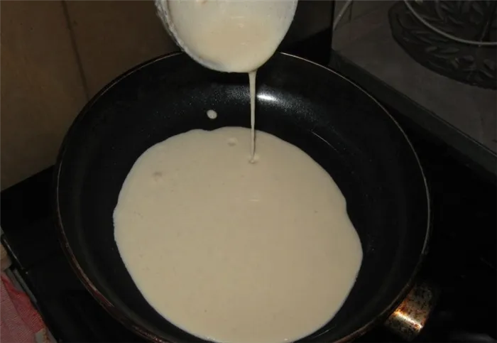 Как приготовить блины на молоке? 5 быстрых и вкусных рецептов блинов в дырочку этап 21