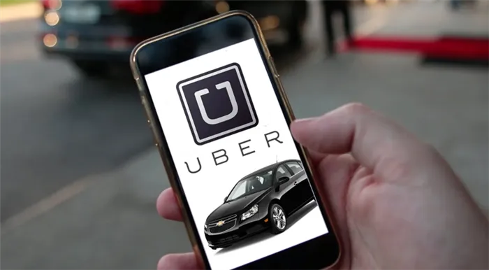 Приложение такси Uber в смартфоне 