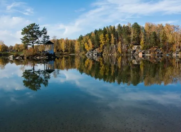 Одна из достопримечательностей Алтая – пресноводное озеро Ая (фото: 4seasons-hotel.ru)
