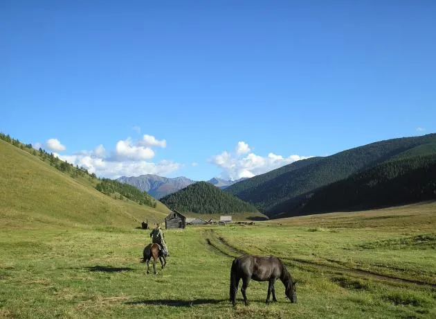 С перевала Ачик можно любоваться царицей Алтайских гор – Белухой (Фото Flickr.com © Serge Bystro )