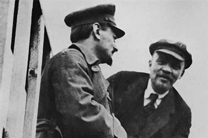 Владимир Ленин с Львом Троцким