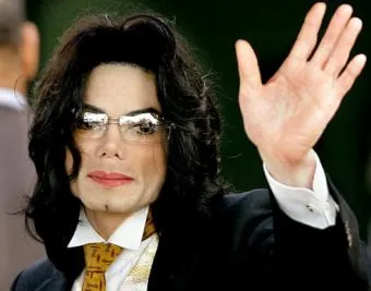 Каким образом Майкл Джексон изменил цвет кожи