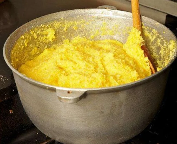 Мамалыга. Рецепт из кукурузной крупы, муки по-молдавски, абхазски, грузински в мультиварке, горшочке, с сыром, брынзой, сулугуни