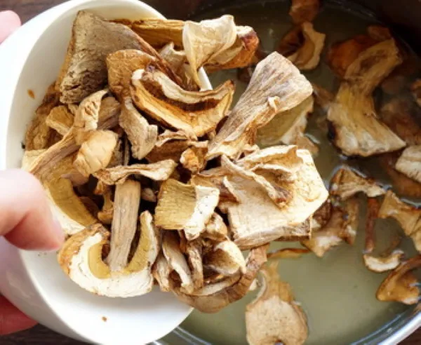 Как готовить сухие грибы, сколько варить, жарить. Рецепты