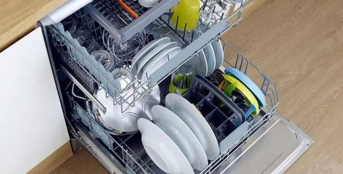 Загруженная посудомоечная машина