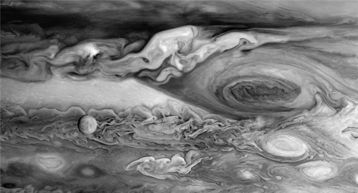 Юпитер и Европа глазами Вояджер-1