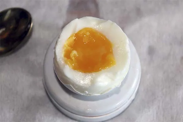 Сколько минут варить яйца в мешочек
