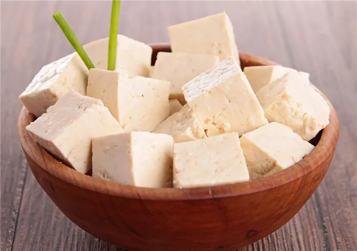 Вегетарианцам рекомендуется также употреблять тофу и соевое молоко.