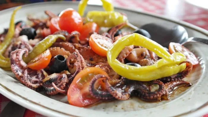 Как готовить осьминога: 13 ярких рецептов блюд
