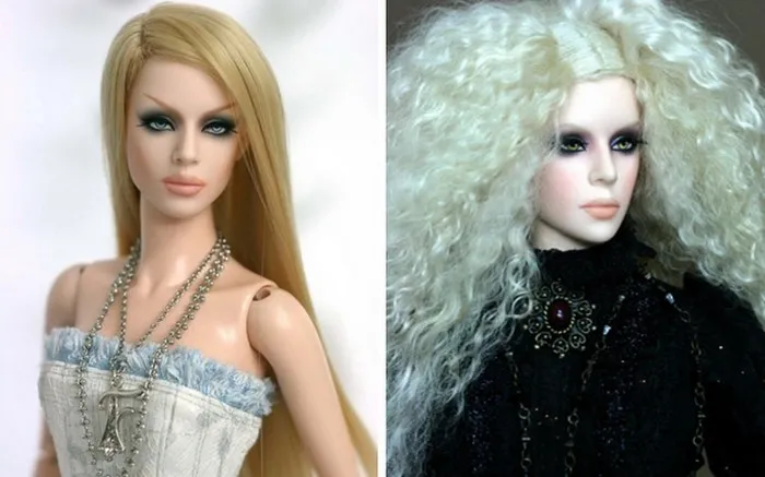 Первые куклы, которыми были созданы Rhi, K. и Yian, была блондинка Alpha и Beta. 