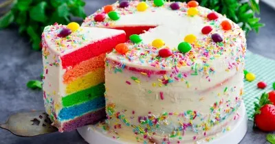 Радужный торт с кремом на день рождения ребенку