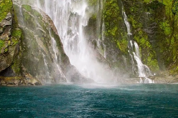Водопады фьорда Милфорд-Саунд