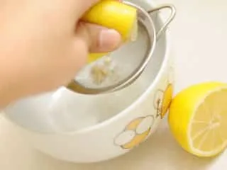 выдавливание лимона