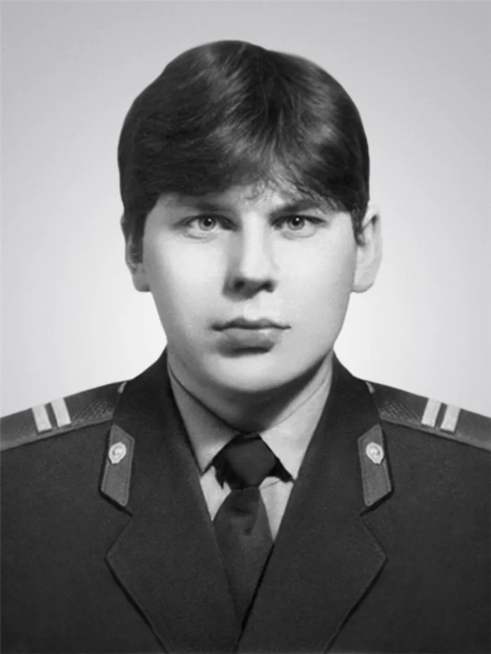 Рисунок 2. Юрий Хой в рядах МВД СССР. Фото из удостоверения.