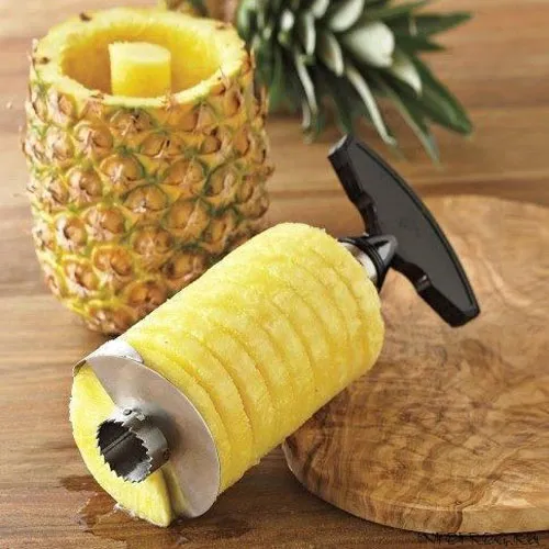 Выдавливание мякоть ананаса специальным ножом