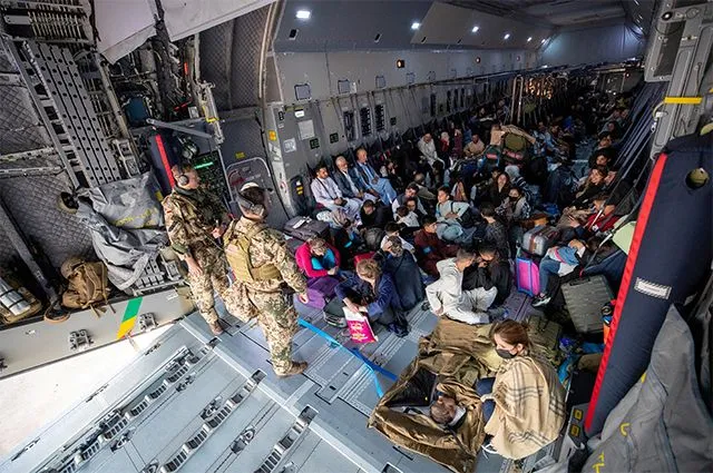 Вчера в СМИ появилась история о пилотах американского транспортника, за один рейс вывезших из Кабула 640 беженцев.