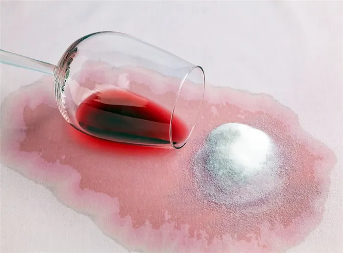 выведение пятна от вина солью