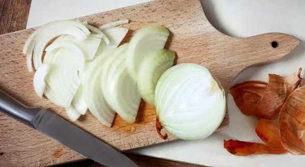 Как сделать лук не горьким для салата кипятком без уксуса, с уксусом