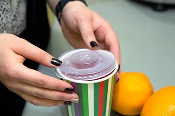 стакан крышкой