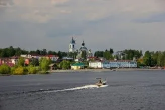 Полет на вертолёте к хаски