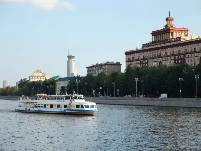 В июне можно совершить прогулку по Москва-реке