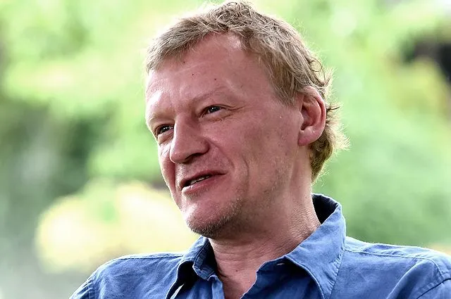 Алексей Серебряков и Дмитрий Певцов в сериале Бандитский Петербург