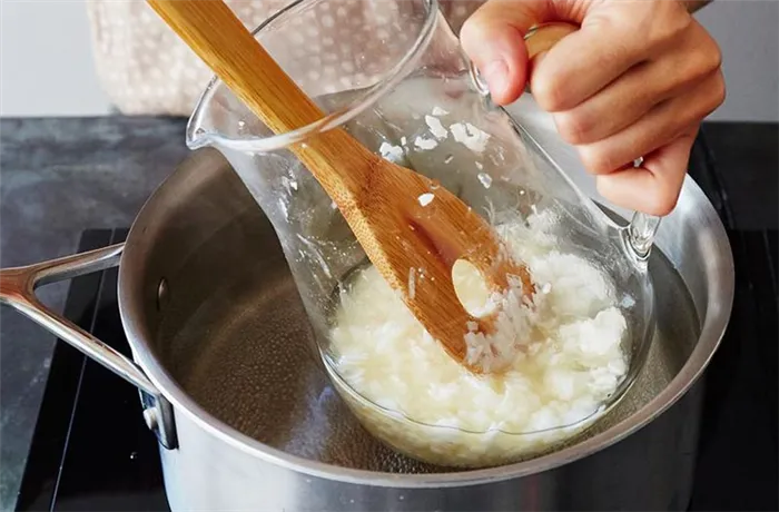 Плавление воска на водяной бане.