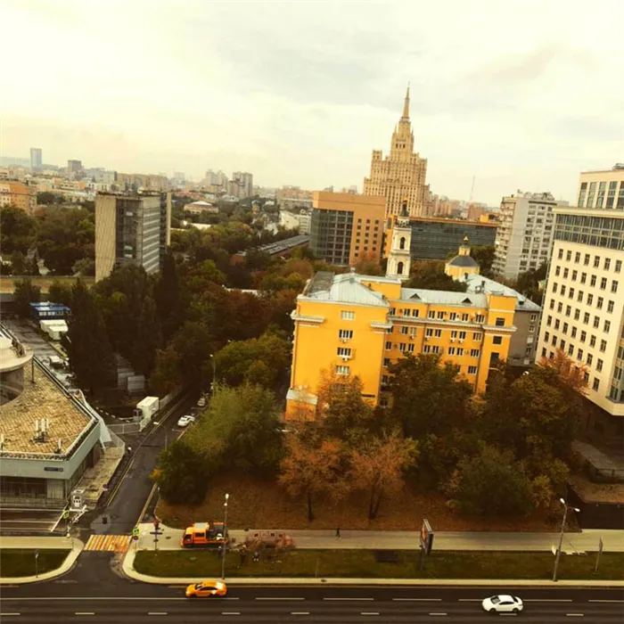 Из окна открывается чудесный вид на Москву