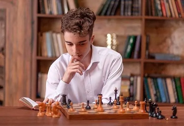 играть в шахматы (для начинающих)